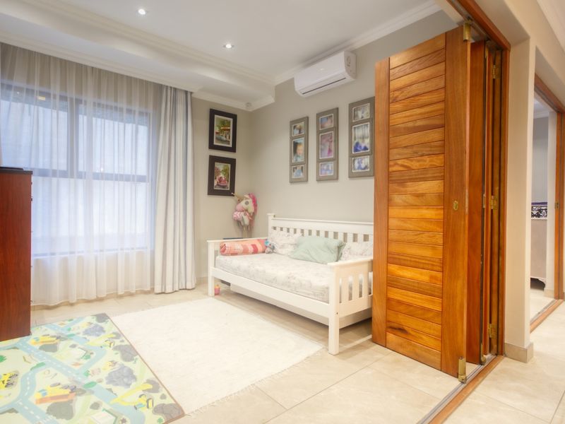 Immaculate 6 bedroom Dream Home - Photo 10