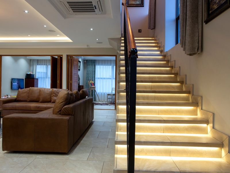 Immaculate 6 bedroom Dream Home - Photo 8