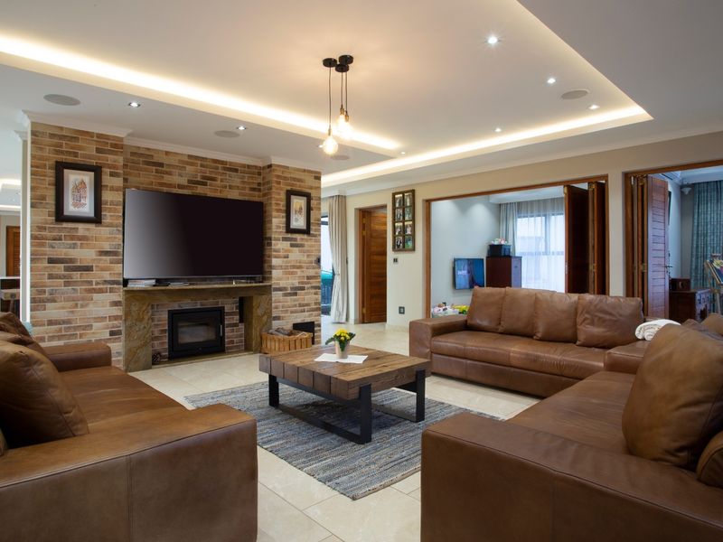 Immaculate 6 bedroom Dream Home - Photo 5