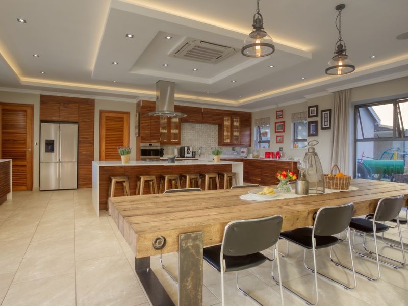 Immaculate 6 bedroom Dream Home - Photo 6