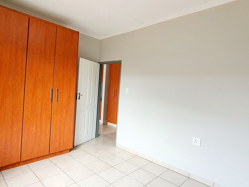 Cozy two bedroom unit to rent in old town,  Louis Trichardt - Photo 5
