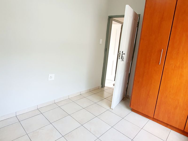 Cozy two bedroom unit to rent in old town,  Louis Trichardt - Photo 6