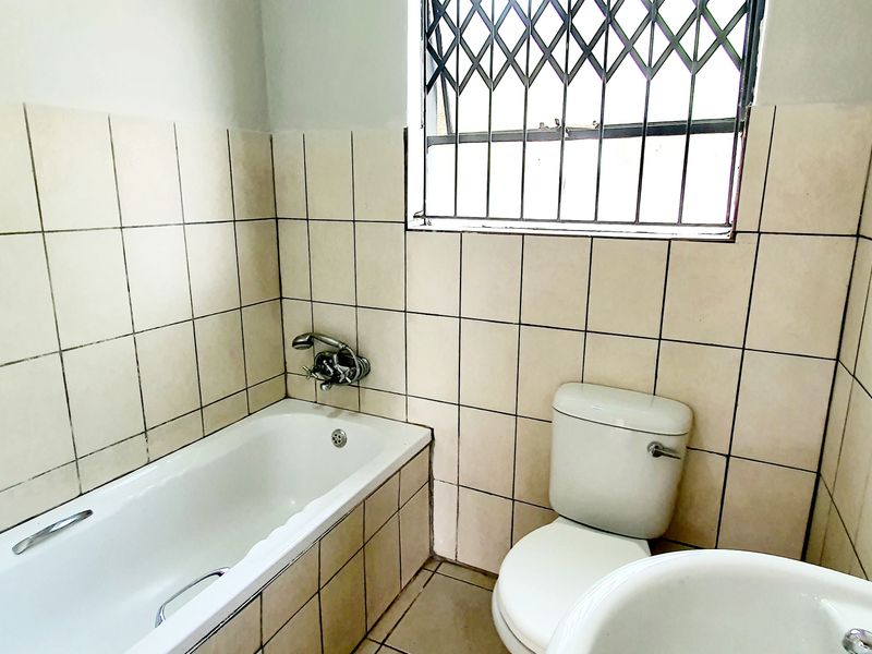 Cozy two bedroom unit to rent in old town,  Louis Trichardt - Photo 7