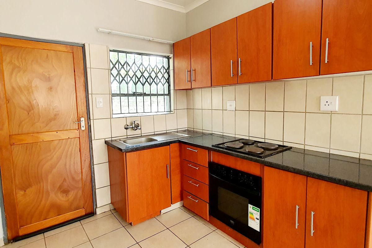 Cozy two bedroom unit to rent in old town,  Louis Trichardt - Photo 2