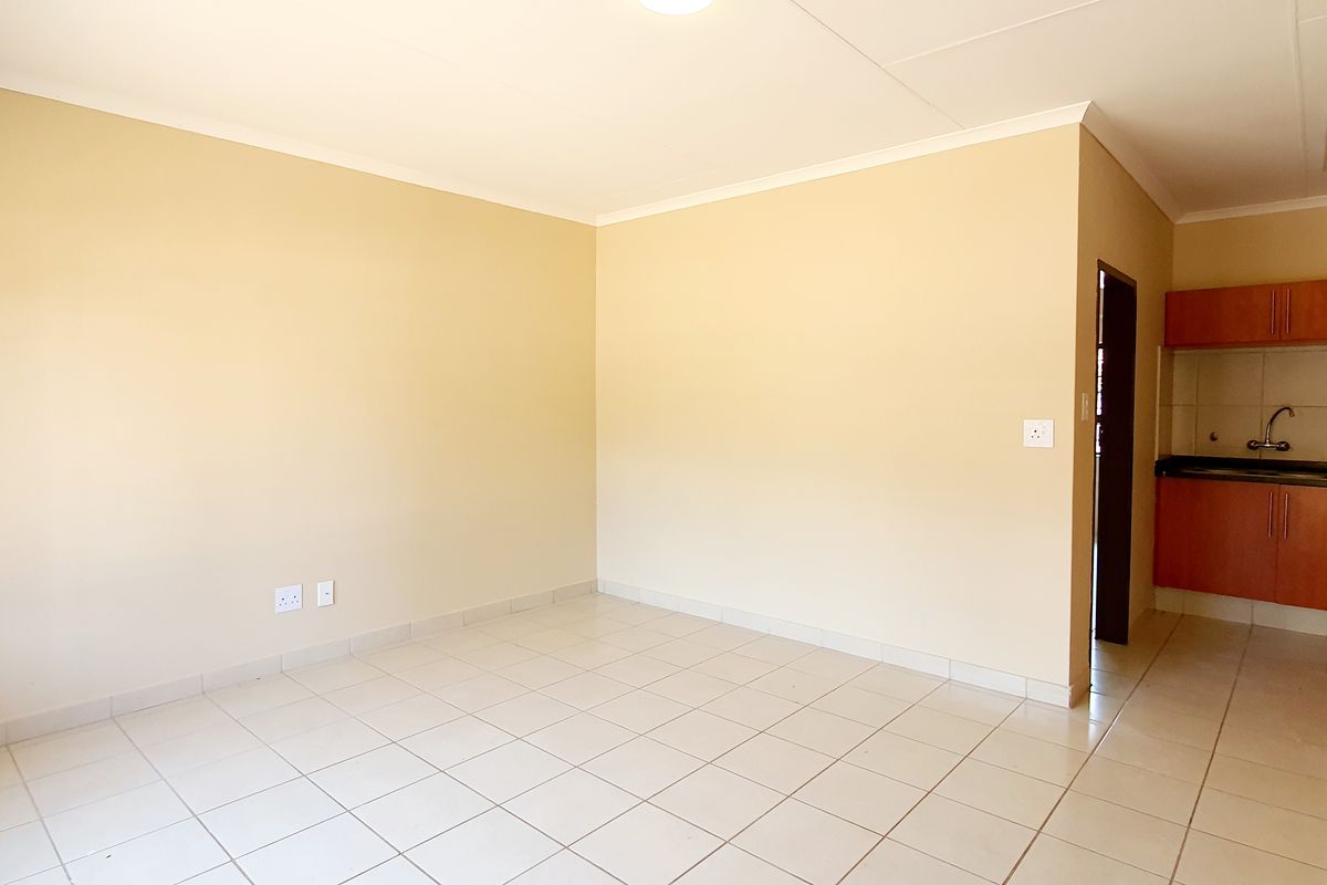 Modern One Bedroom flat to rent in Louis Trichardt - Photo 2