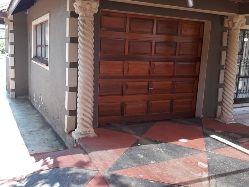 Modern house for sale in Tshikota - Photo 10