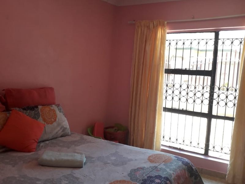 Modern house for sale in Tshikota - Photo 8