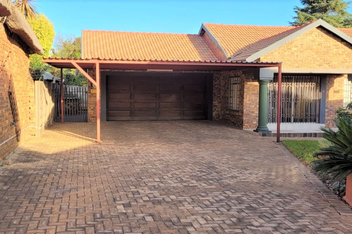 Neat and loved Family Home! - Photo 4