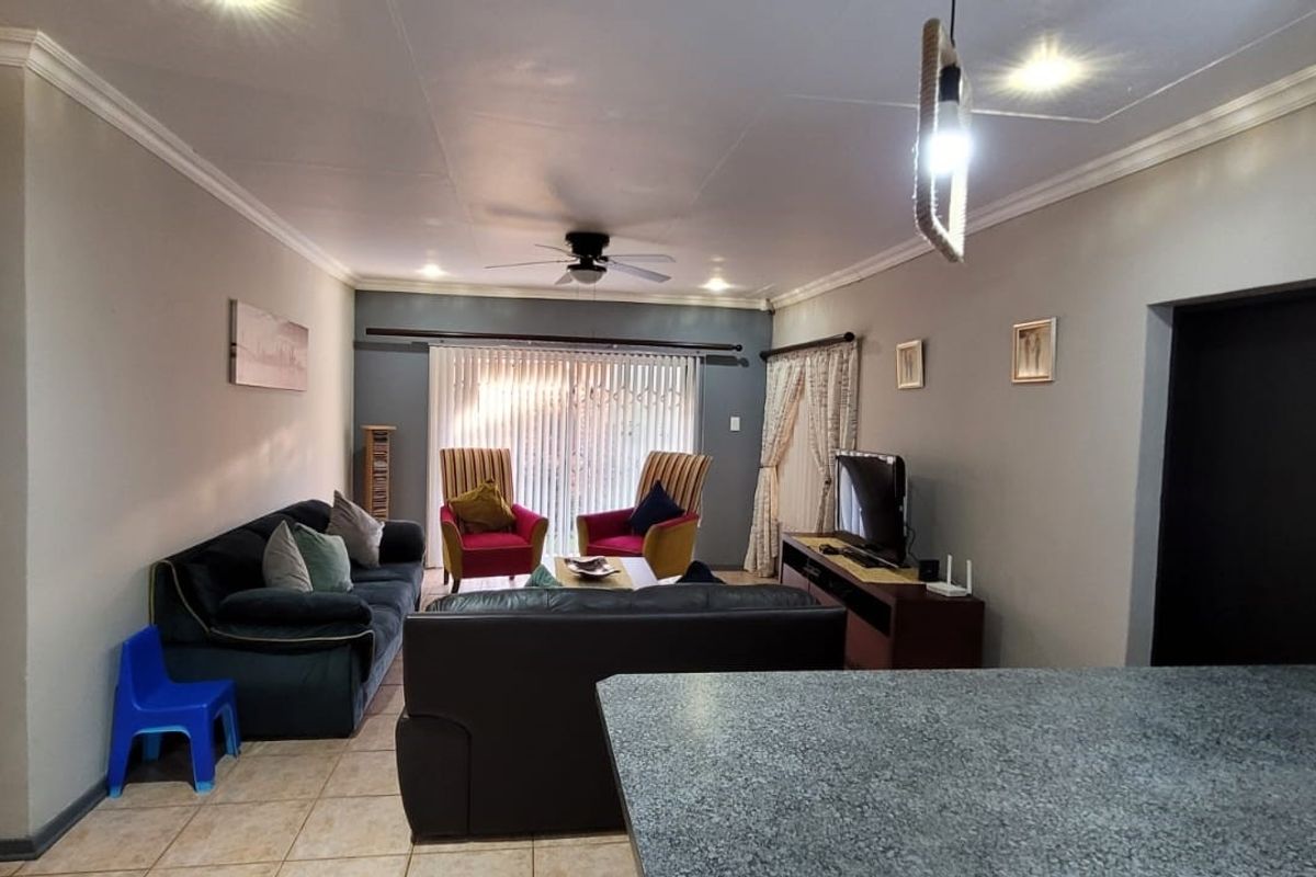 Neat and loved Family Home! - Photo 2