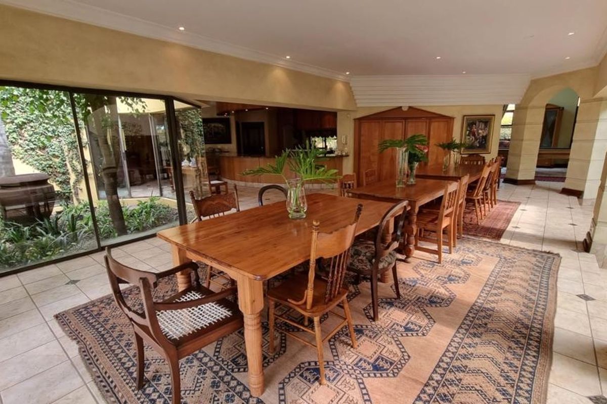 Executive Home Designed By Prominent Architect! - Photo 3