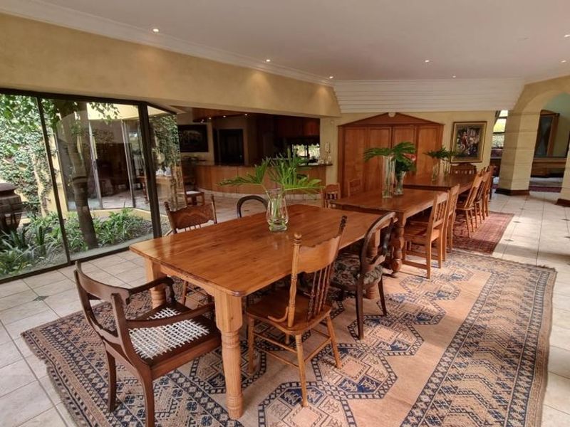 Executive Home Designed By Prominent Architect! - Photo 3