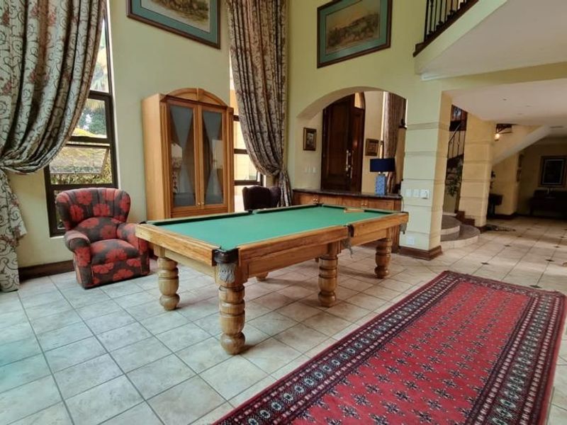 Executive Home Designed By Prominent Architect! - Photo 8