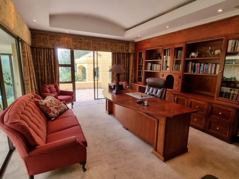 Executive Home Designed By Prominent Architect! - Photo 7