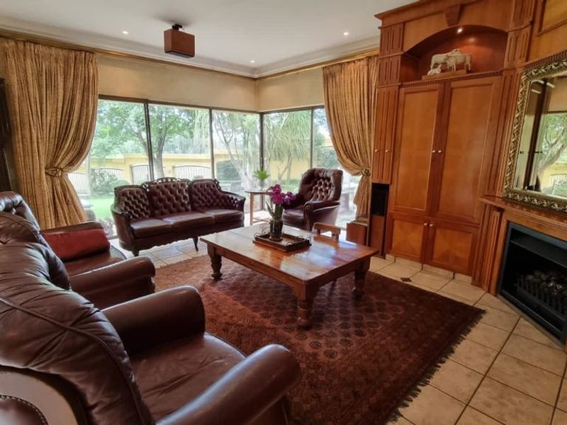 Executive Home Designed By Prominent Architect! - Photo 6