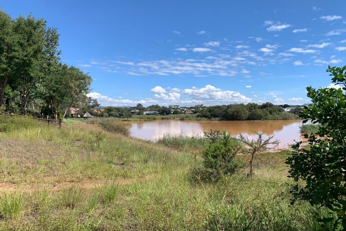 Stunning Waterfront Stand!!! - Photo 2