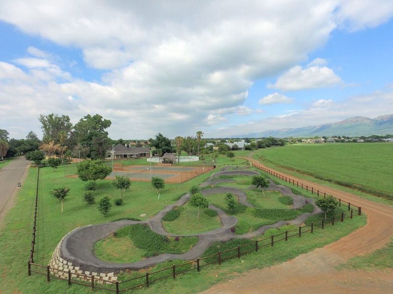 Large Double Stand in Sought After Estate!! - Photo 8