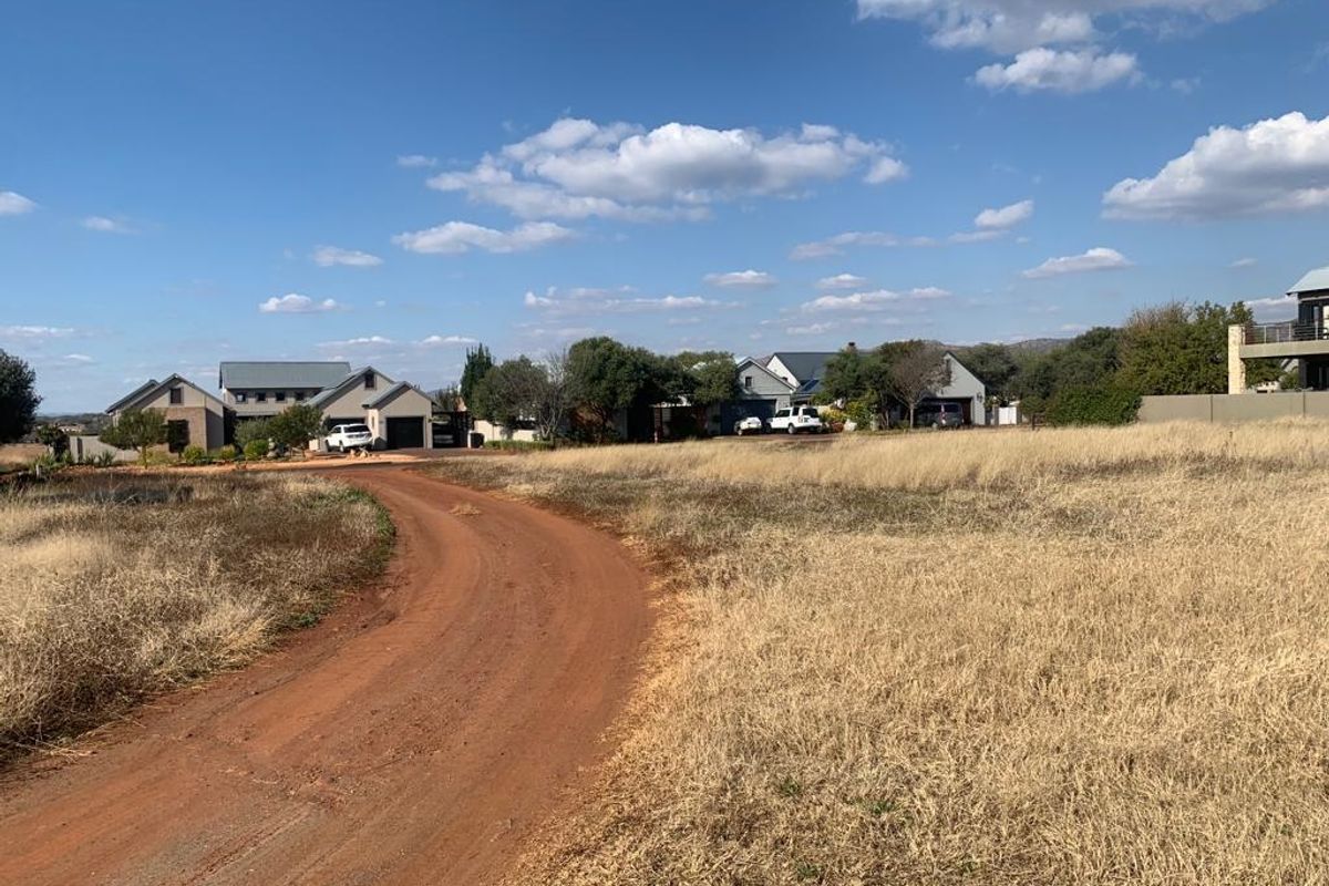 Large Double Stand in Sought After Estate!! - Photo 2