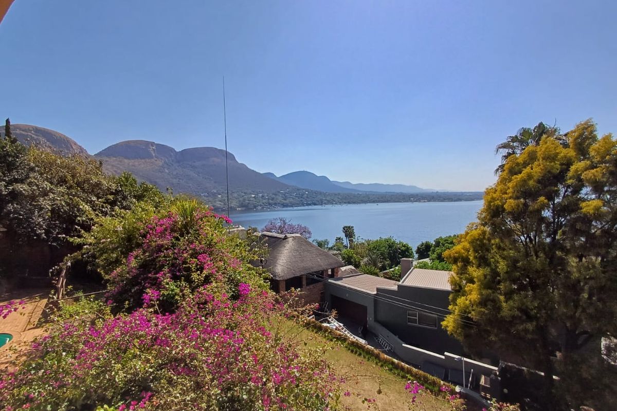 4 Bedroom Executive Lifestyle Home - Photo 3