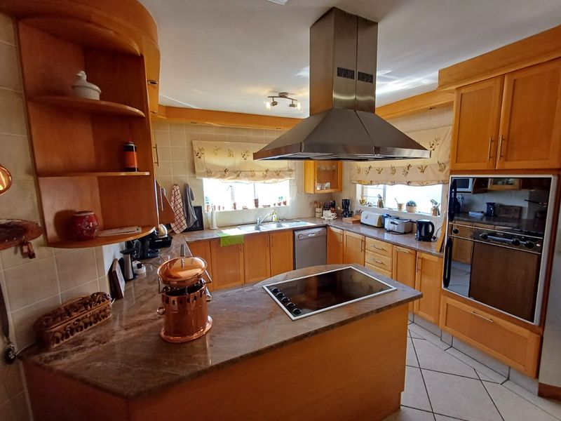 4 Bedroom Executive Lifestyle Home - Photo 6