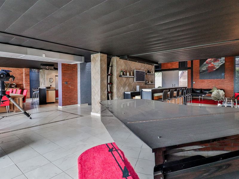 3 Bedroom ULTRA Modern Executive Home - Photo 9