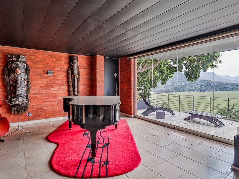 3 Bedroom ULTRA Modern Executive Home - Photo 8