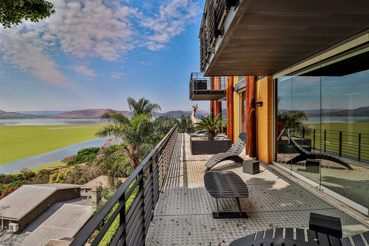 3 Bedroom ULTRA Modern Executive Home - Photo 2