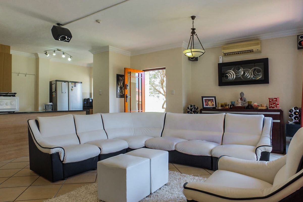 Lovely Townhouse!!! - Photo 3