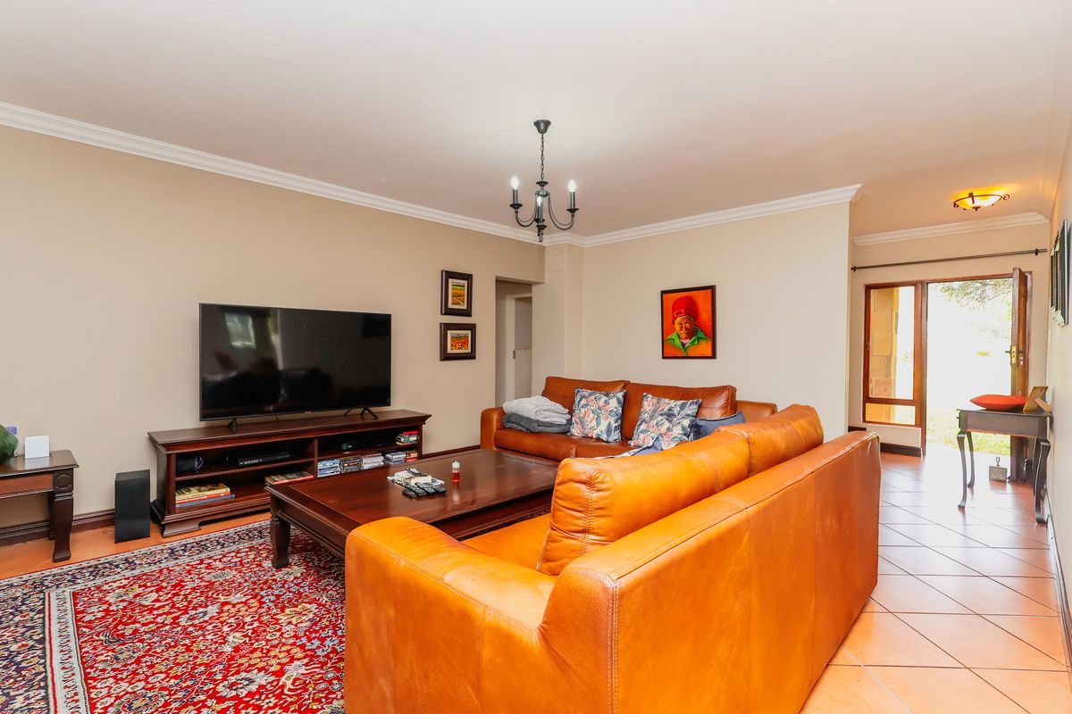 Stunning Family Home! - Photo 5