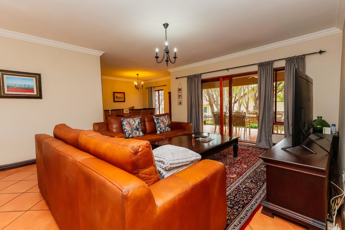 Stunning Family Home! - Photo 4