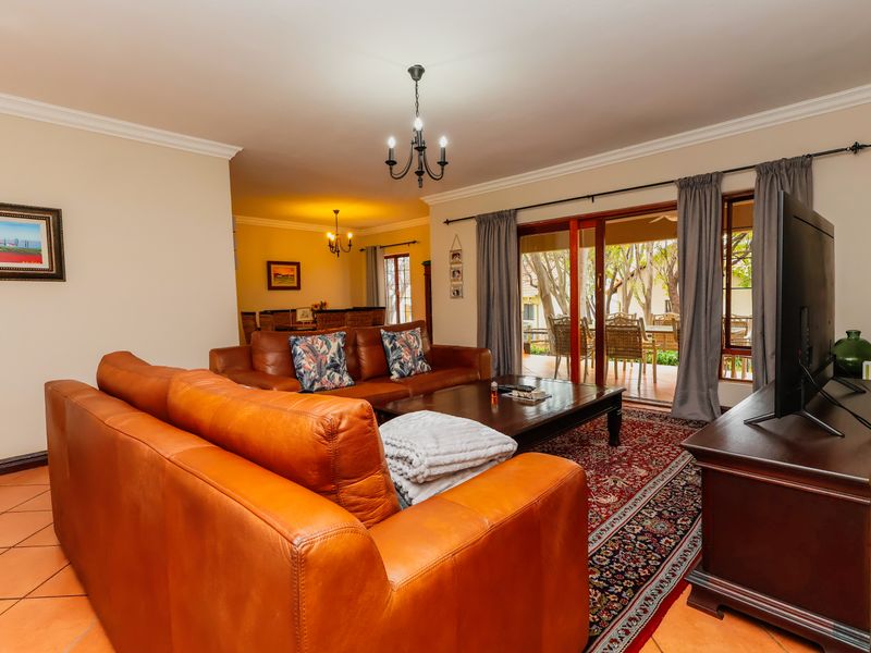 Stunning Family Home! - Photo 4