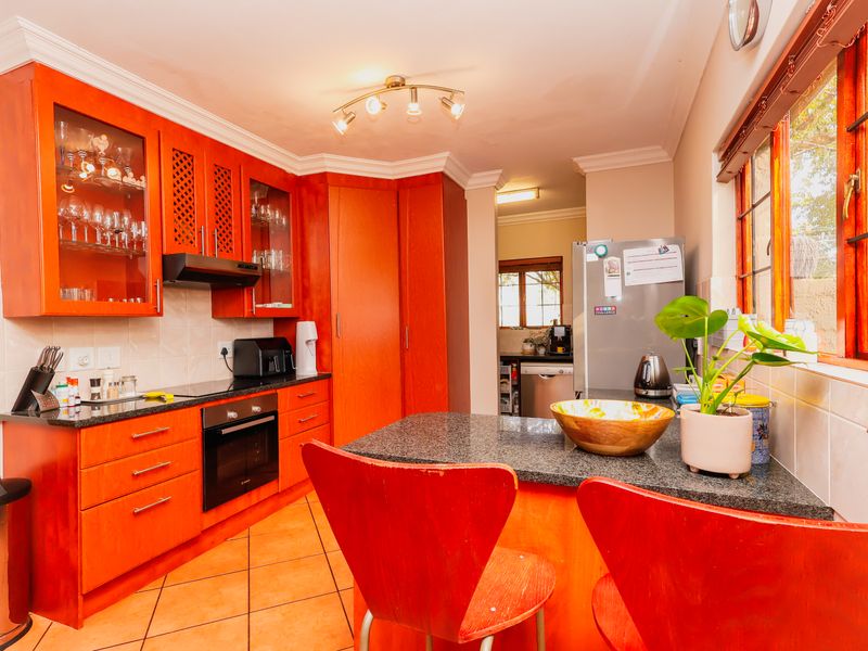 Stunning Family Home! - Photo 10