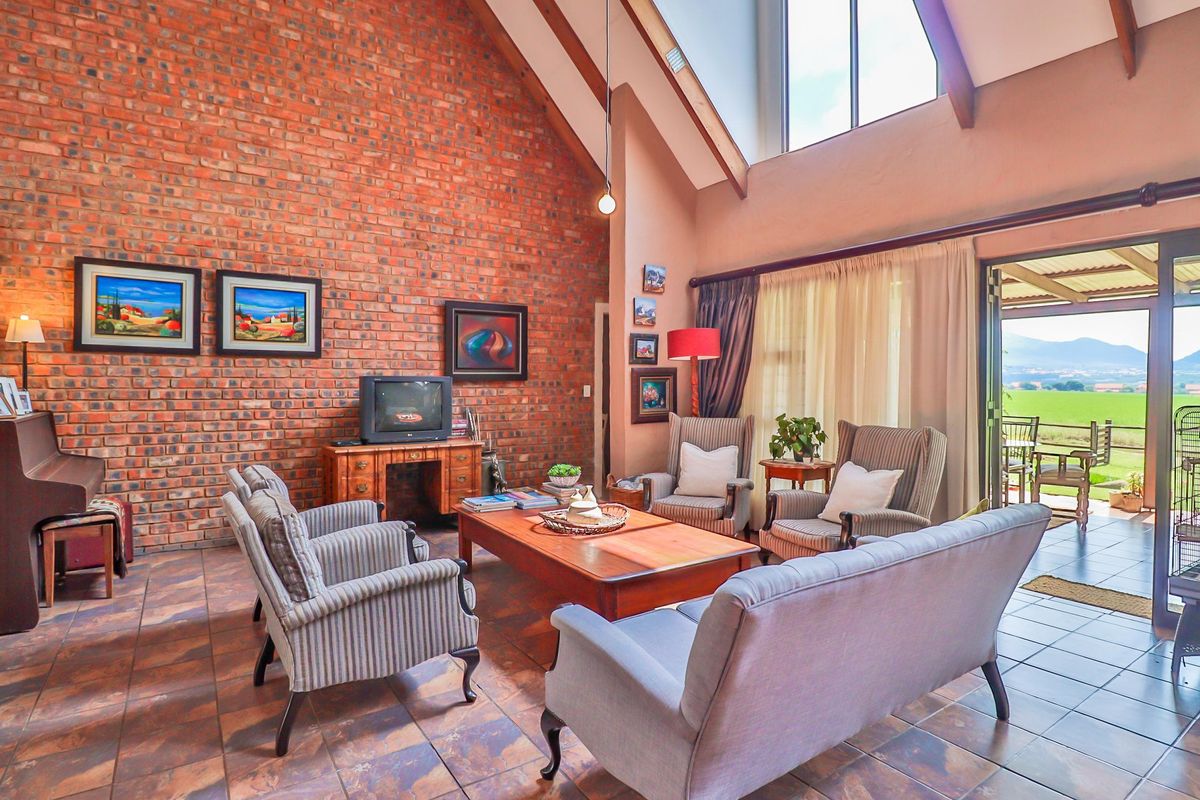 Charming North-Facing Retreat with Breathtaking Pivot Outlook - Photo 5