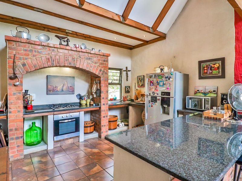 Charming North-Facing Retreat with Breathtaking Pivot Outlook - Photo 8