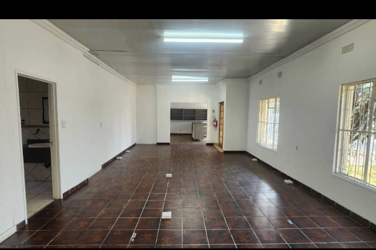 Well-Maintained Commercial Building – Fully Operational Office Space - Photo 5