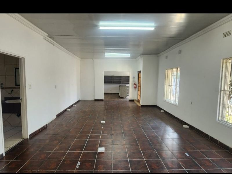 Well-Maintained Commercial Building – Fully Operational Office Space - Photo 5