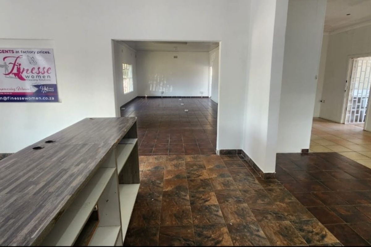 Well-Maintained Commercial Building – Fully Operational Office Space - Photo 4