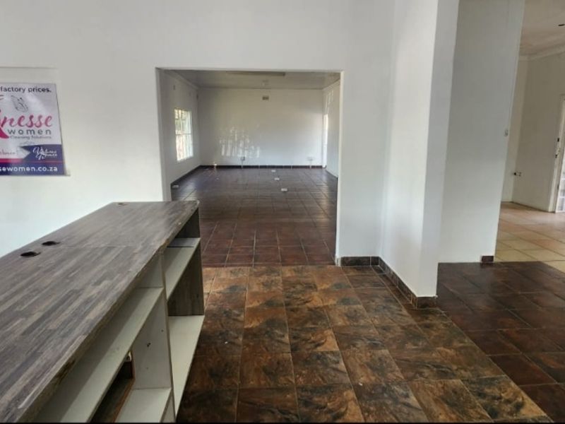 Well-Maintained Commercial Building – Fully Operational Office Space - Photo 4