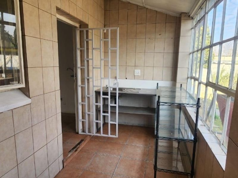 Well-Maintained Commercial Building – Fully Operational Office Space - Photo 2