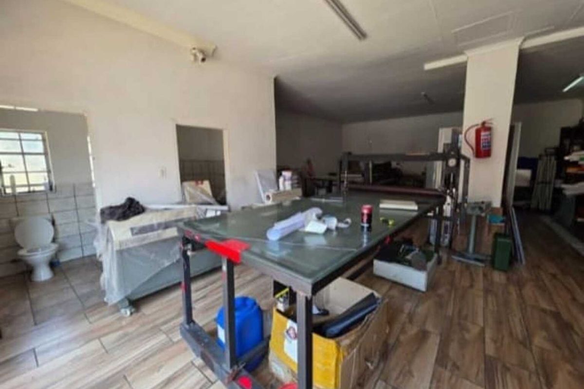 Prime Commercial Property with endless Potential-Perfect for Business Expansion. - Photo 3