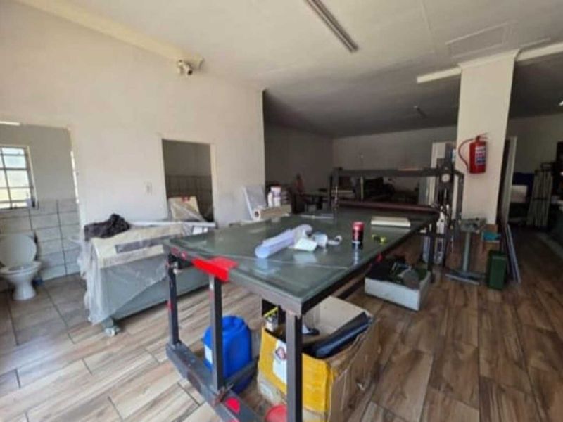 Prime Commercial Property with endless Potential-Perfect for Business Expansion. - Photo 3