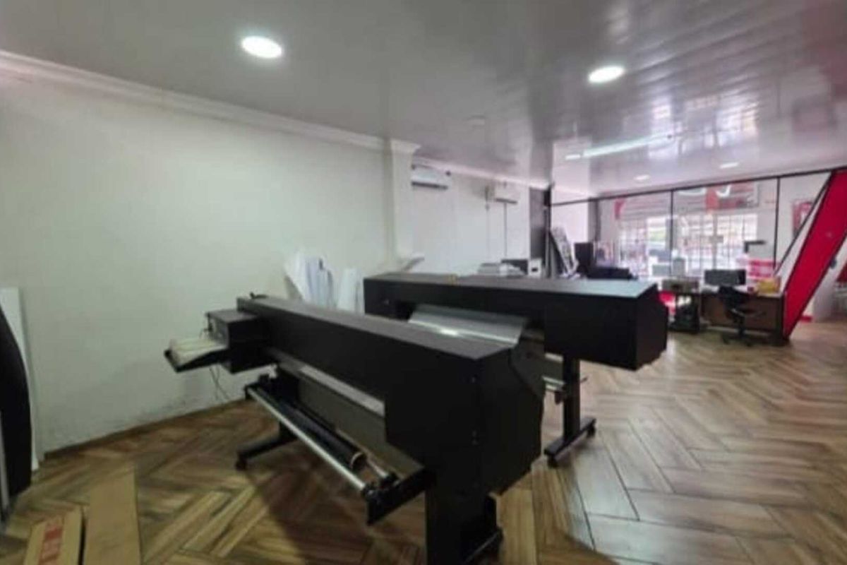 Prime Commercial Property with endless Potential-Perfect for Business Expansion. - Photo 2