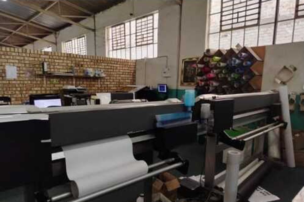 Prime Commercial Property with endless Potential-Perfect for Business Expansion. - Photo 3
