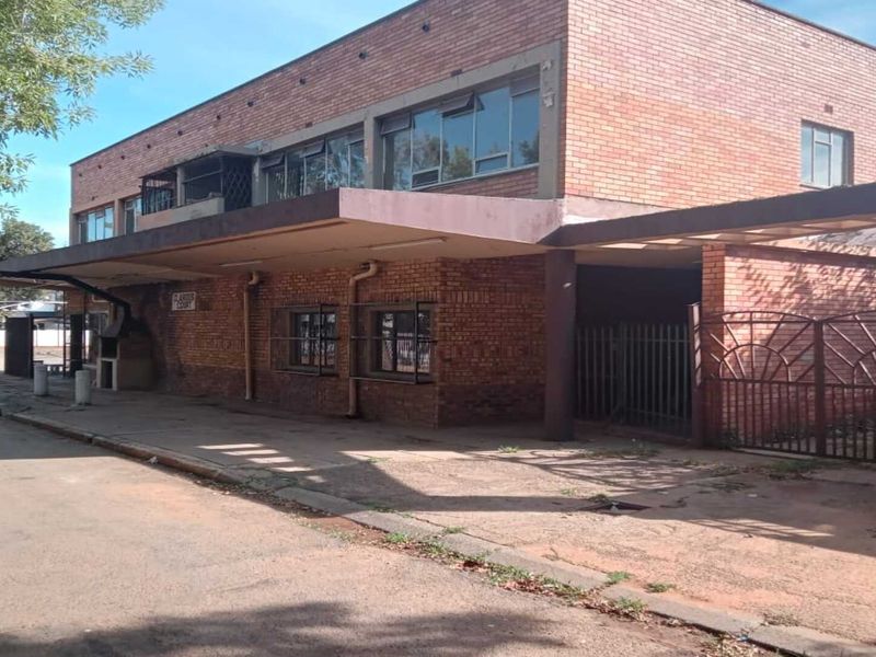Prime Investment Opportunity – Supermarket, Butchery, Bakery & Student Accommodation - Photo 1