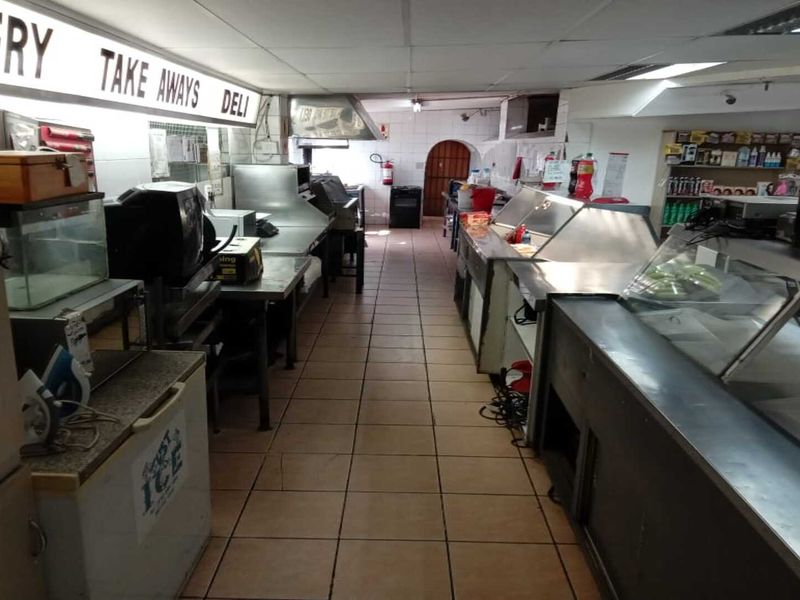 Prime Investment Opportunity – Supermarket, Butchery, Bakery & Student Accommodation - Photo 7