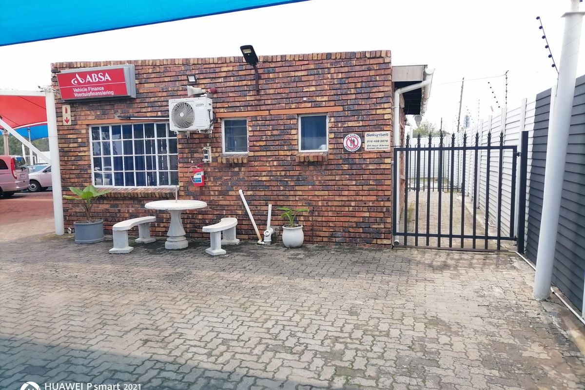 Business stand for sale in Vereeniging  Fully fenced | ±1000sqm  Includes offices and workspace  Ide - Photo 5