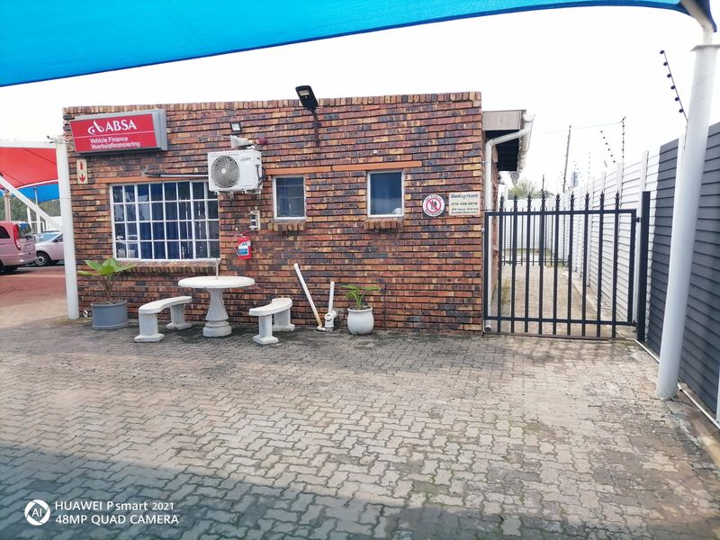 Business stand for sale in Vereeniging  Fully fenced | ±1000sqm  Includes offices and workspace  Ide - Photo 5
