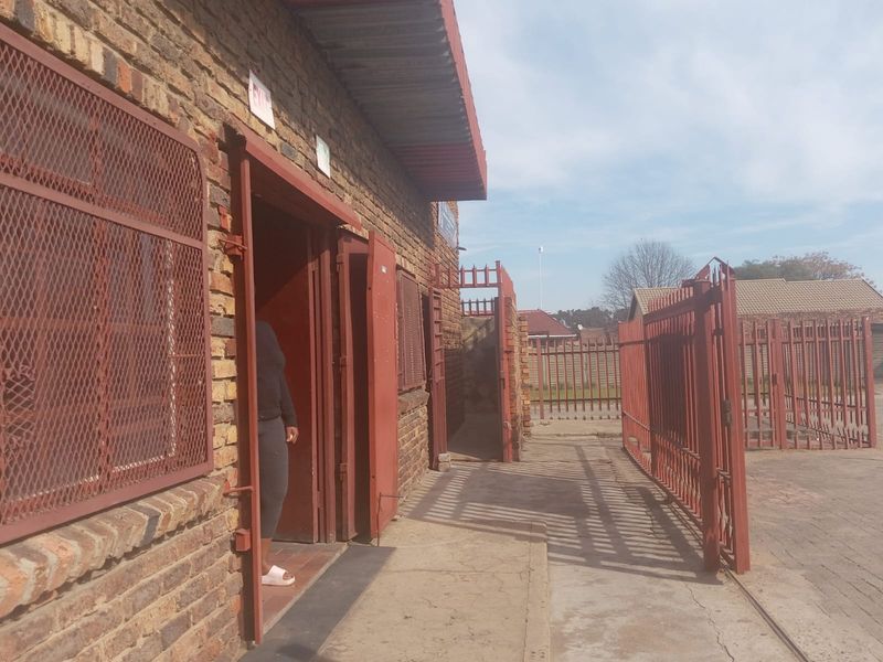 Commercial Property For Sale – Lehae - Elikhaya (Saratoga) - Photo 2
