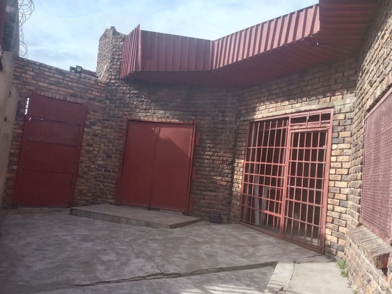 Commercial Property For Sale – Lehae - Elikhaya (Saratoga) - Photo 3