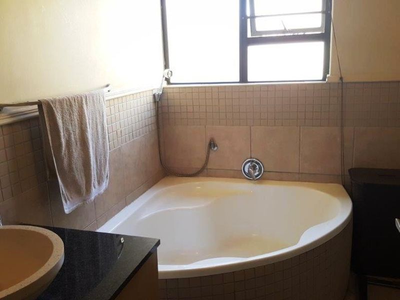 Trendy, spacious and secure! - Photo 10