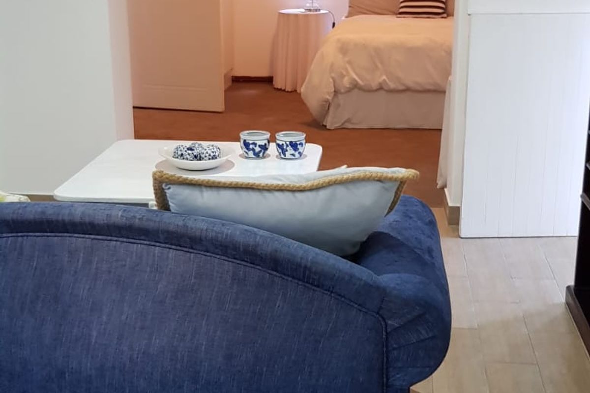 Upmarket Chic Garden Cottage in Prime Locale - Photo 4